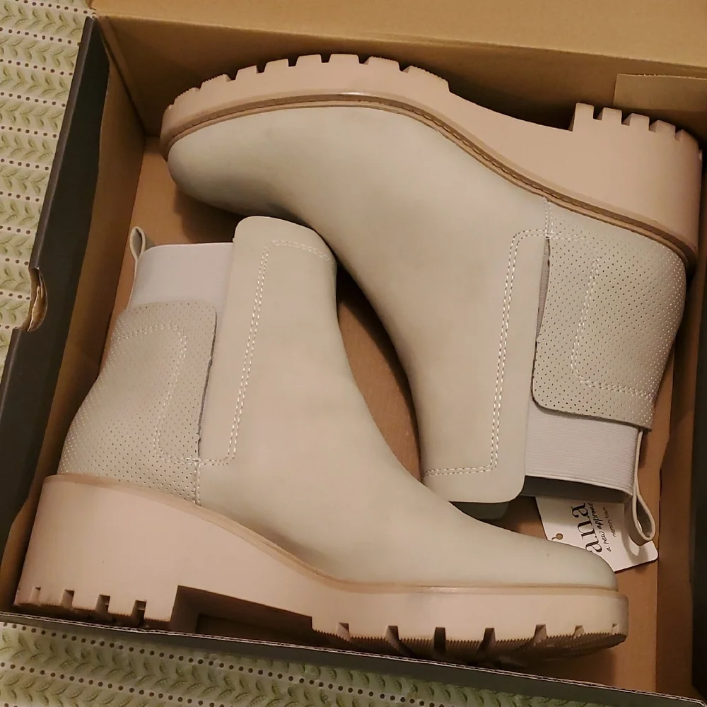 a.n.a Cream Ankle Booties‎ with Elastic Panels